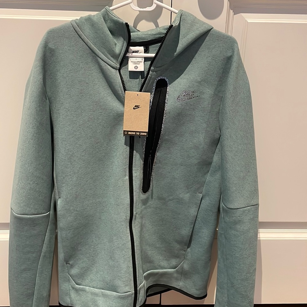 Brand new Men’s Nike tech fleece full zip hoodie
